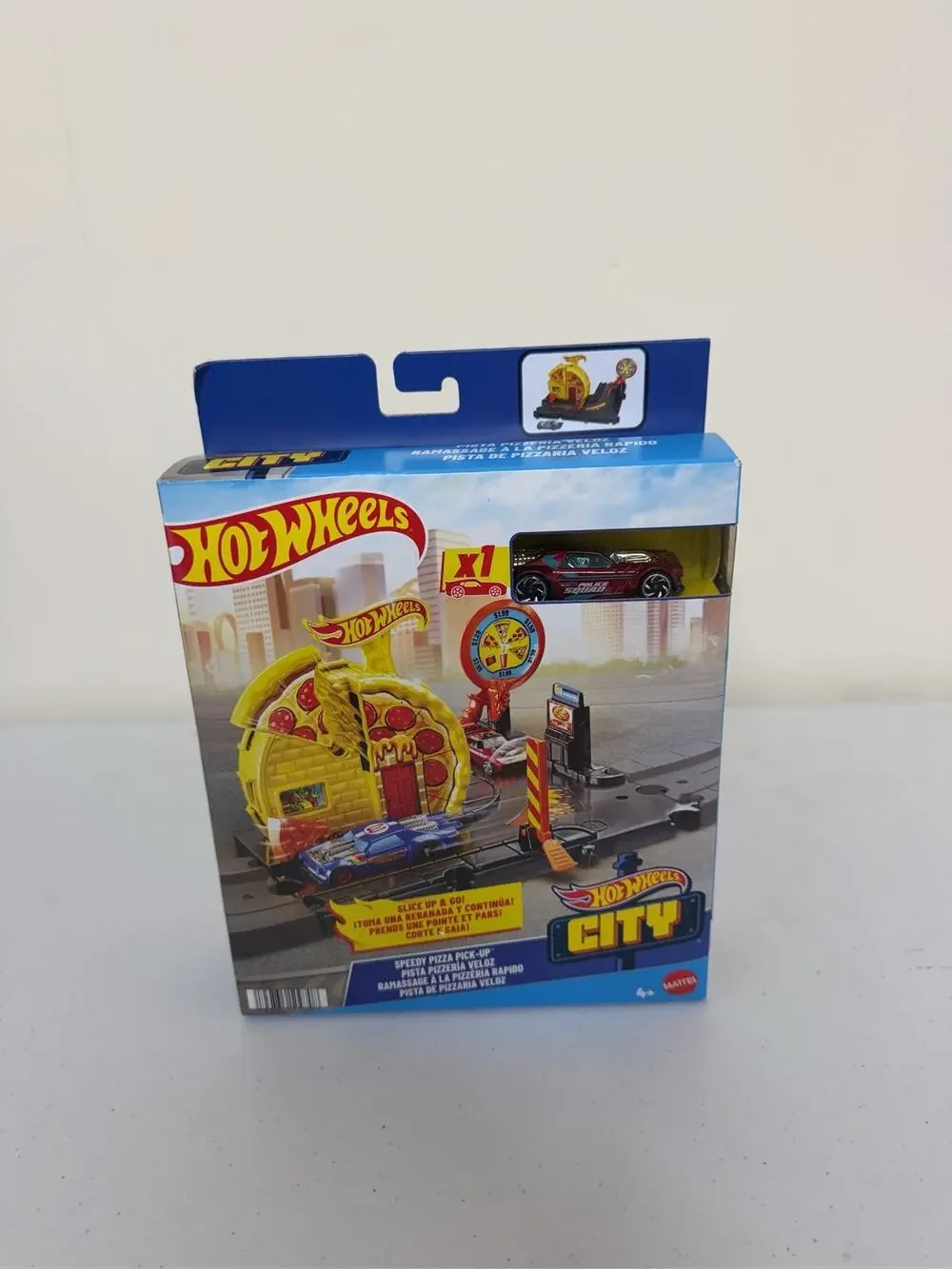 Hot Wheels City Speedy Pizza Pick-Up Play Set with 1:64 Die-Cast Car